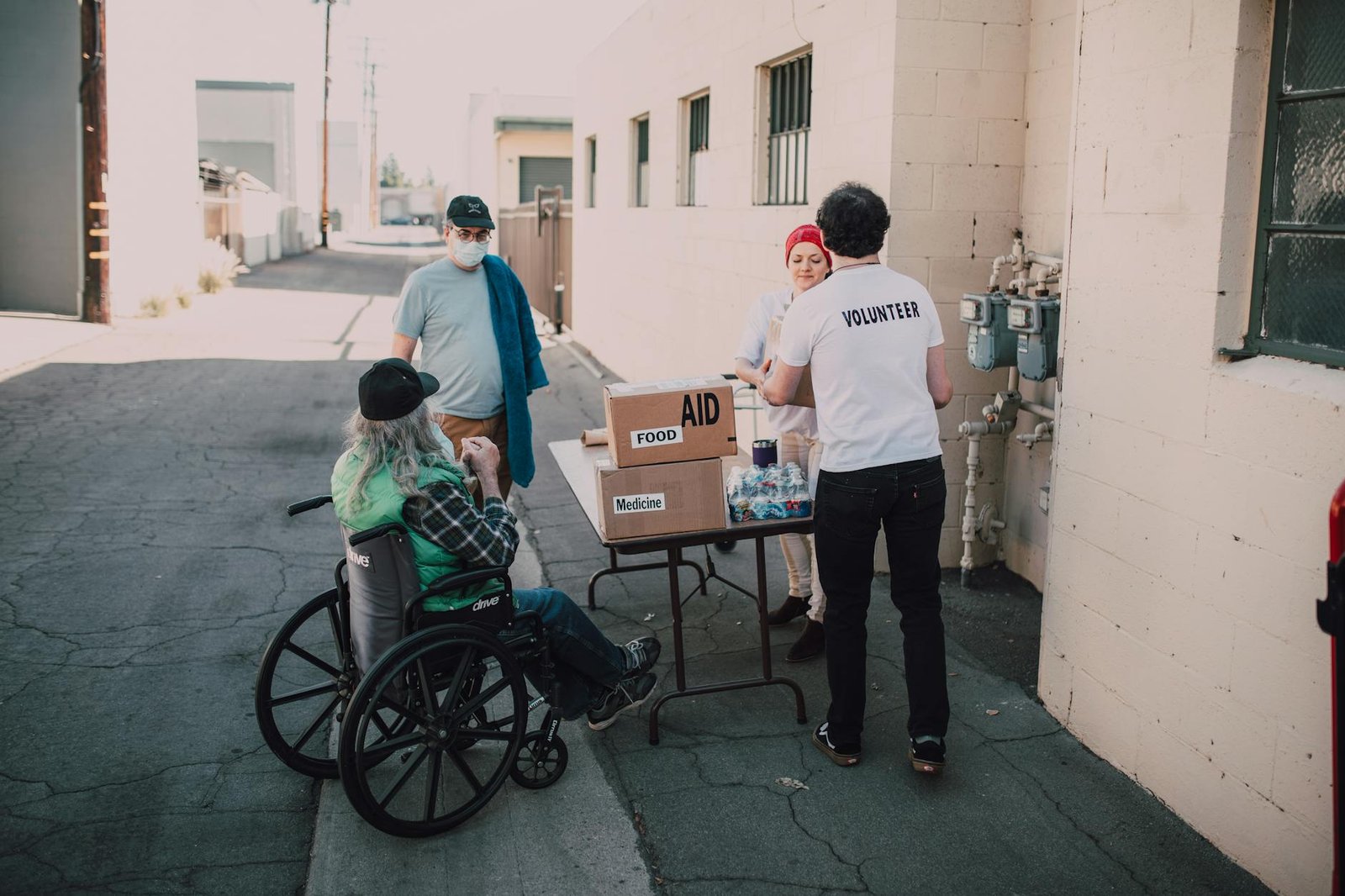 Volunteers distributing food and medicine boxes